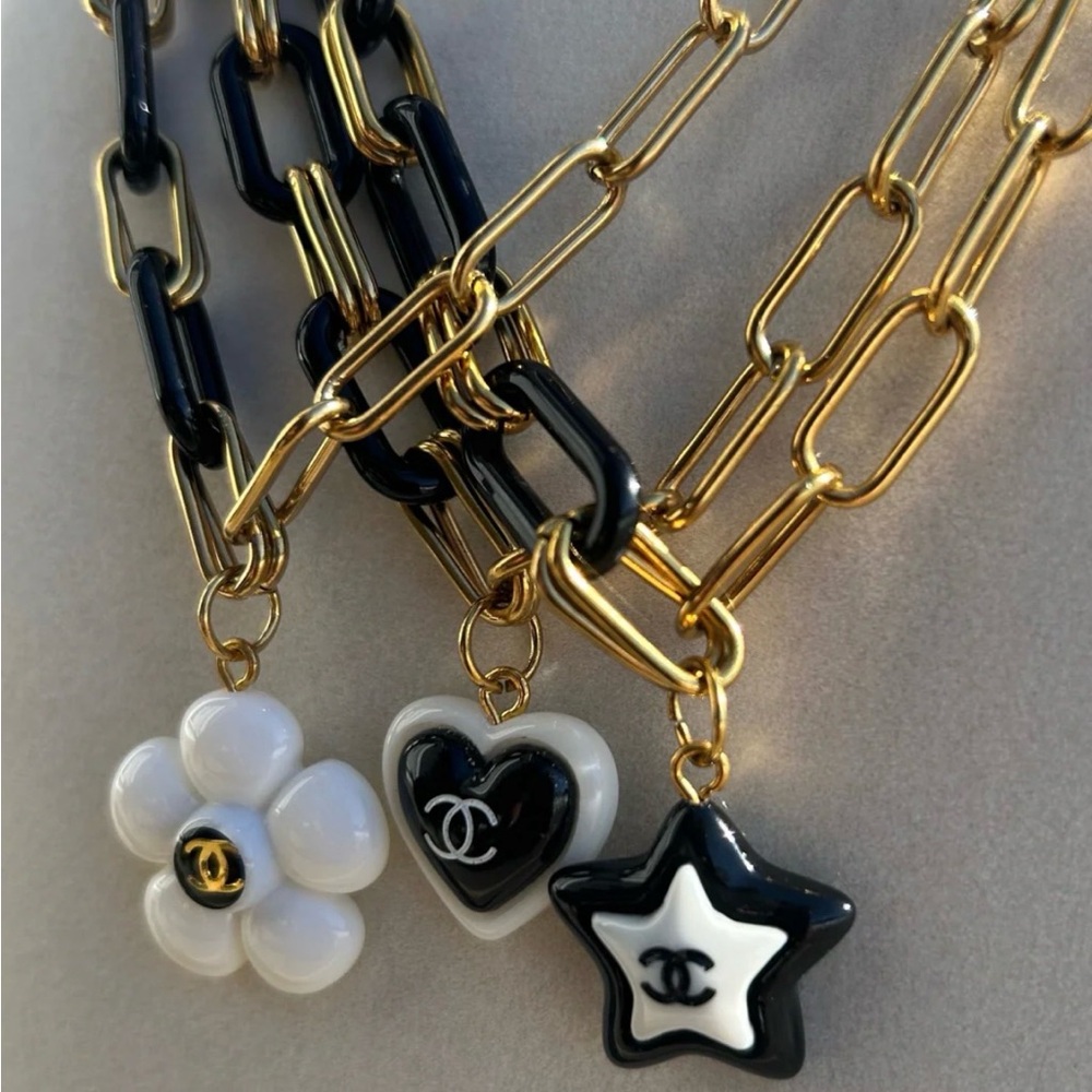 RARE ICON BLOOM
Chanel White Camellia Pendant Necklace with Black & Gold Chain